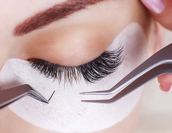 Safely and Effectively Removing Eyelash Extensions